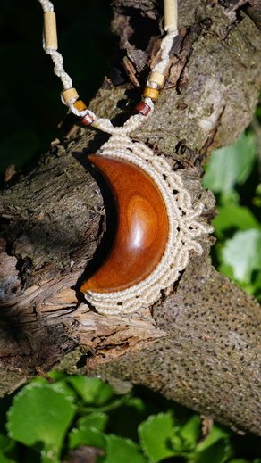 Luna v béžové