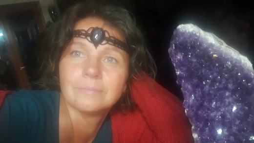 Marta Raidová s čelenkou - ořez.jpg